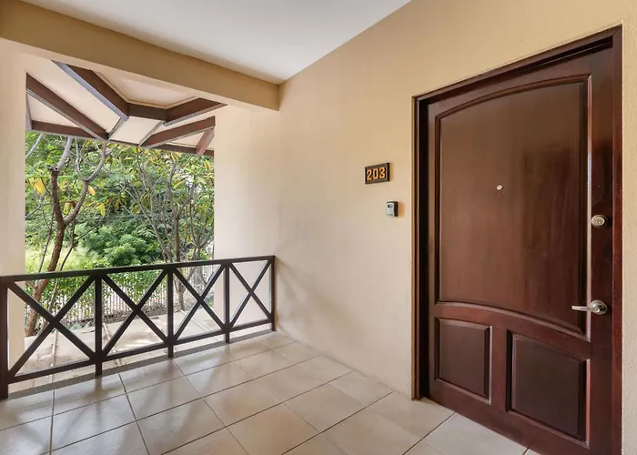 Modern Island-themed With Floor-to-ceiling Windows & Garden And Pool Views Within Walking Distance Of The * Coco