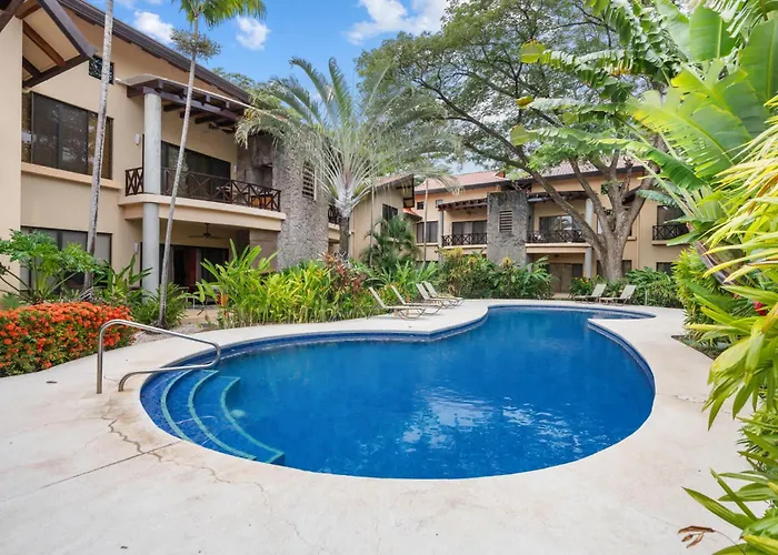 Сasa de vacaciones Modern Island-themed With Floor-to-ceiling Windows & Garden And Pool Views Within Walking Distance Of The *