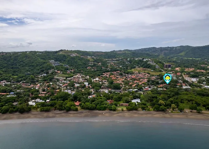 Сasa de vacaciones Modern Island-themed With Floor-to-ceiling Windows & Garden And Pool Views Within Walking Distance Of The *