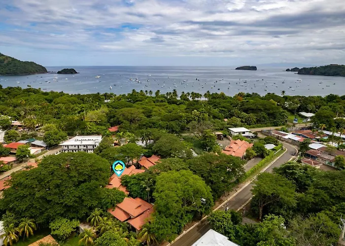 Сasa de vacaciones Modern Island-themed With Floor-to-ceiling Windows & Garden And Pool Views Within Walking Distance Of The