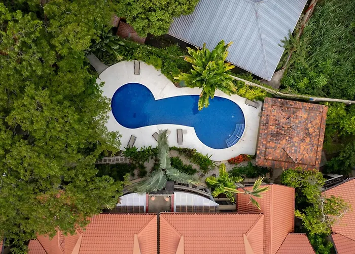 Сasa de vacaciones Modern Island-themed With Floor-to-ceiling Windows & Garden And Pool Views Within Walking Distance Of The *