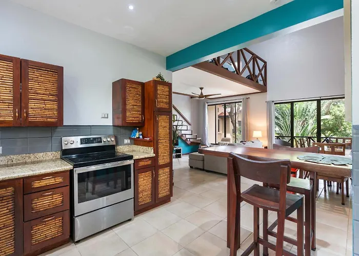 Сasa de vacaciones Modern Island-themed With Floor-to-ceiling Windows & Garden And Pool Views Within Walking Distance Of The