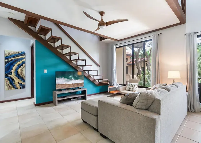 Сasa de vacaciones Modern Island-themed With Floor-to-ceiling Windows & Garden And Pool Views Within Walking Distance Of The *