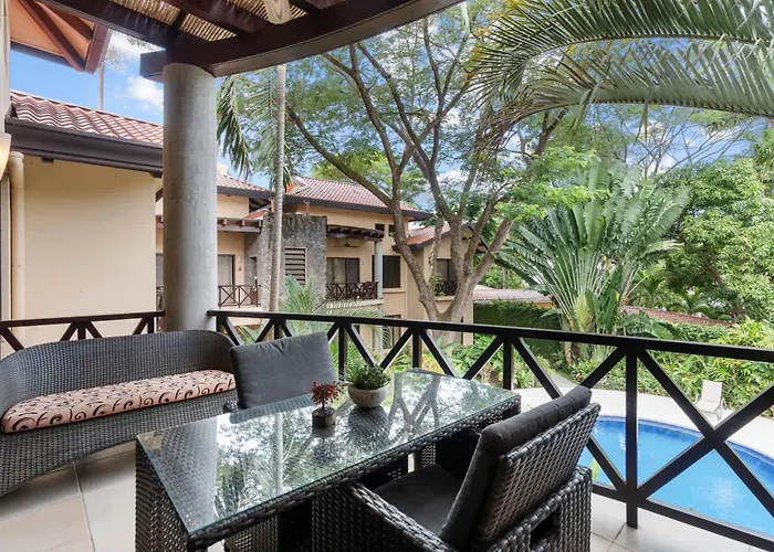 Modern Island-themed With Floor-to-ceiling Windows & Garden And Pool Views Within Walking Distance Of The Сasa de vacaciones Coco