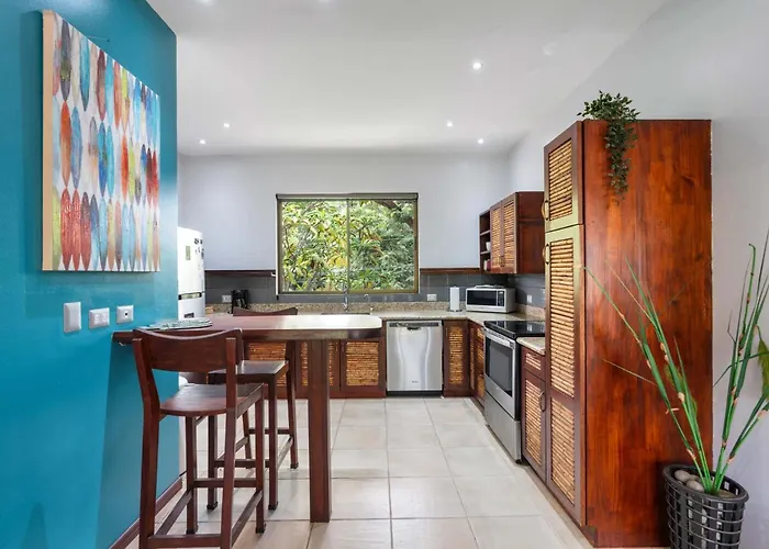 Modern Island-themed With Floor-to-ceiling Windows & Garden And Pool Views Within Walking Distance Of The Сasa de vacaciones *