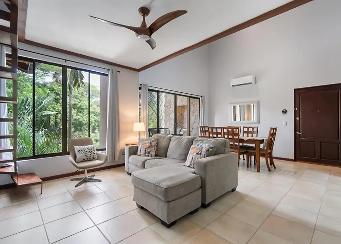 Modern Island-themed With Floor-to-ceiling Windows & Garden And Pool Views Within Walking Distance Of The Сasa de vacaciones Coco
